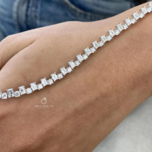 Emerald & Round Cut Diamond Tennis Bracelet Solid Gold Alternating Link Bracelet Luxury Wedding Jewelry Elegant Lab Grown Diamond Bracelet